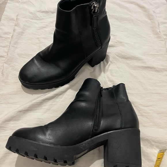 Aldo Black Chunky Heel Ankle Boots - Picture 3 of 5